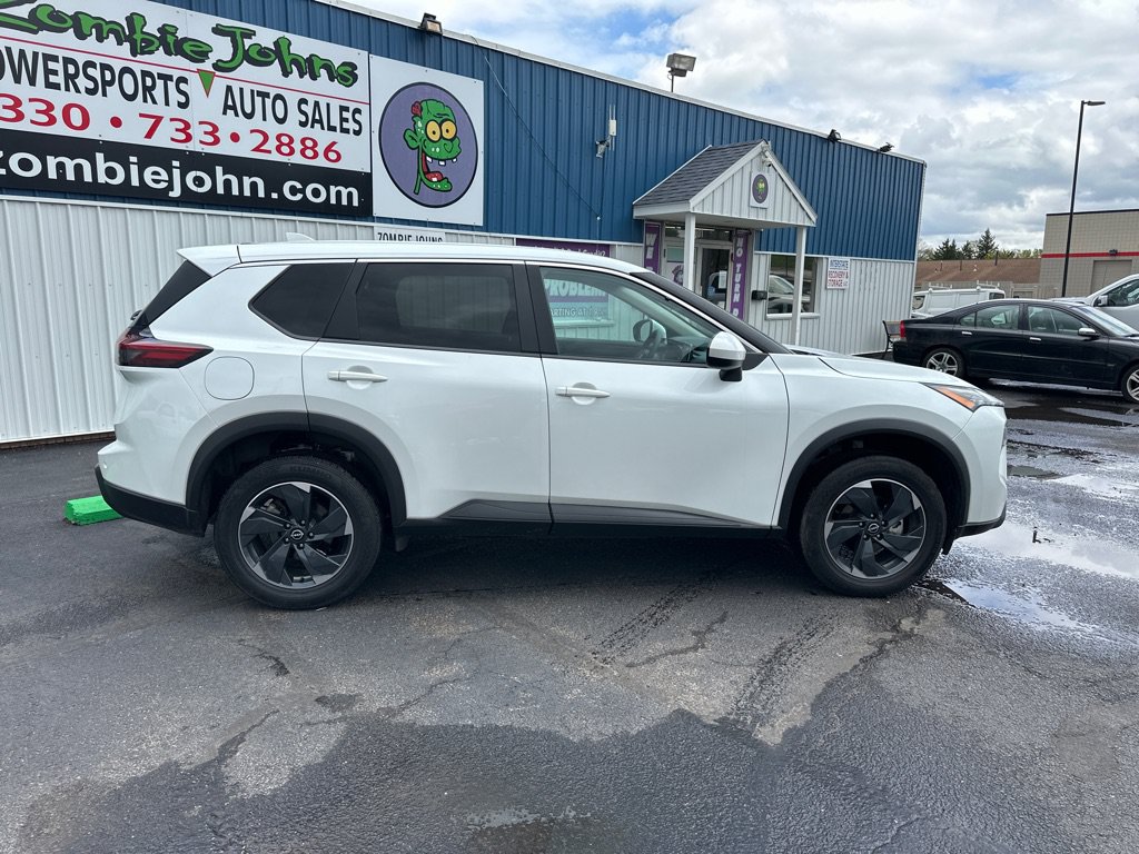 Used 2024 Nissan Rogue SV AWD/4WD image 9