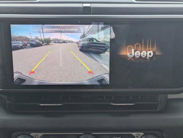 Used 2024 Jeep Gladiator Sport AWD/4WD image 18