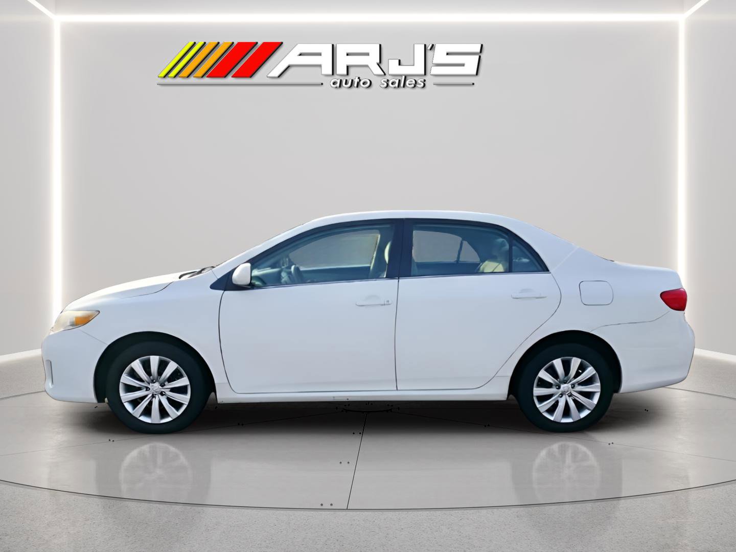 Used 2013 Toyota Corolla LE image 2