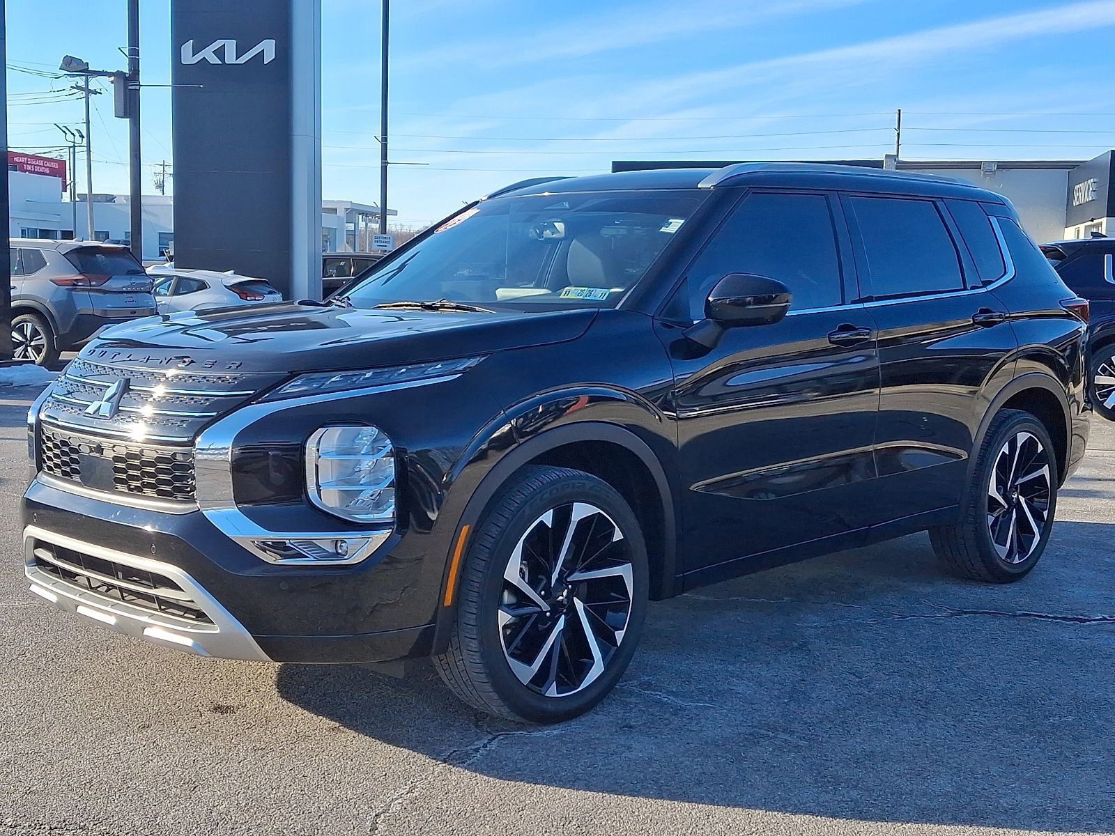 Used 2023 Mitsubishi Outlander SEL Black Edition image 3
