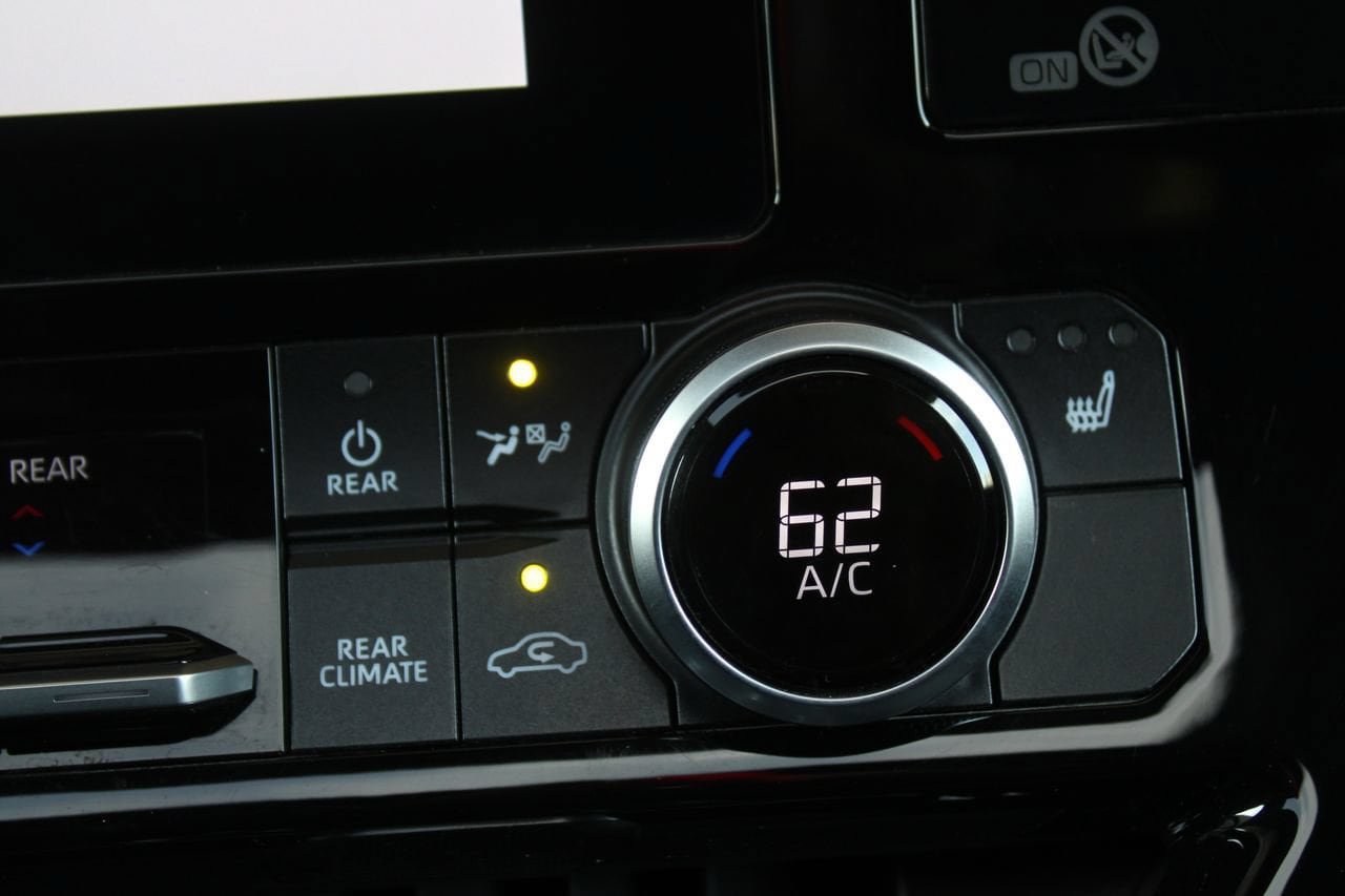 Used 2025 Toyota Highlander XLE AWD/4WD image 38