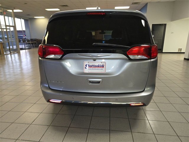 Used 2018 Chrysler Pacifica Touring Plus w/ Tire & Wheel Group image 7