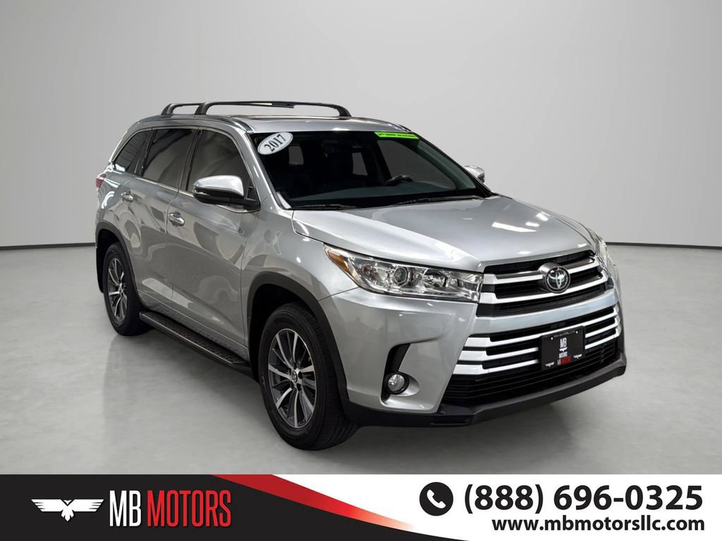Used 2017 Toyota Highlander XLE AWD/4WD image 6
