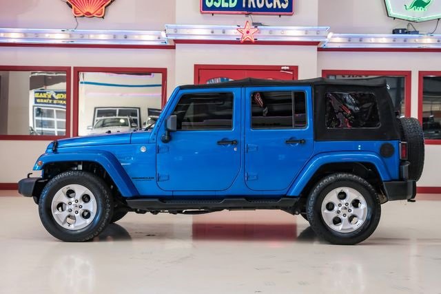 Used 2015 Jeep Wrangler Unlimited Sahara w/ Connectivity Group image 12