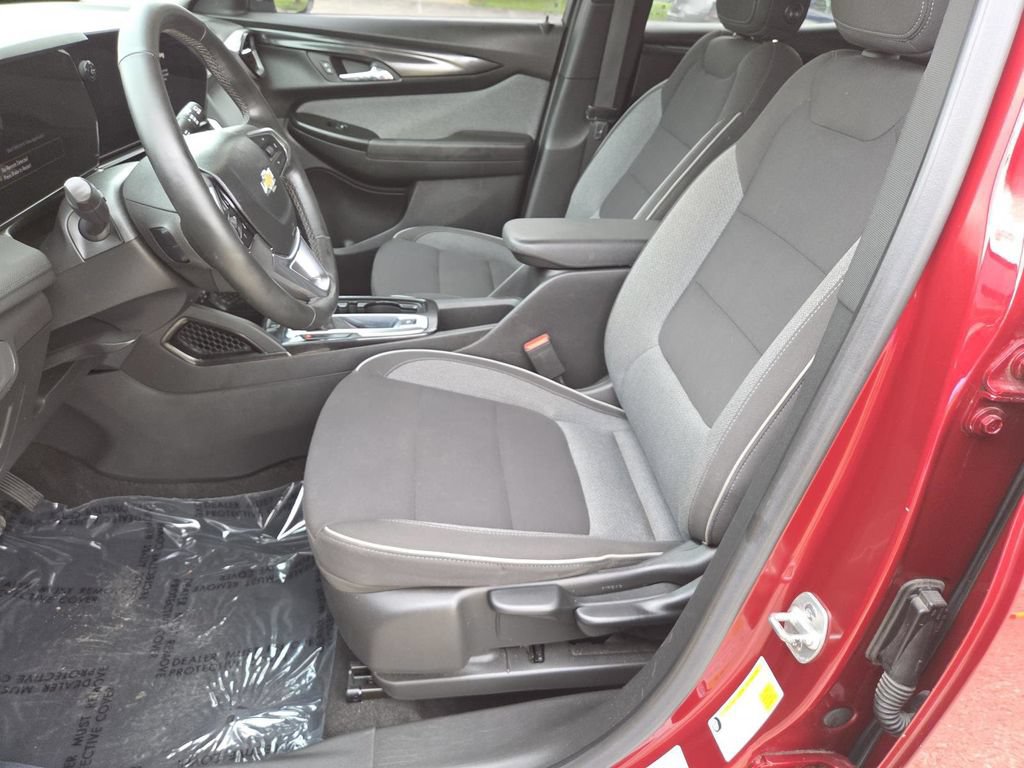 Used 2024 Chevrolet TrailBlazer LT w/ LT Cold Weather Package FWD image 20