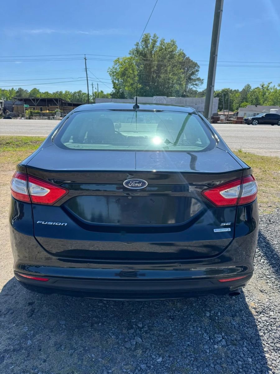 Used 2016 Ford Fusion SE FWD image 8