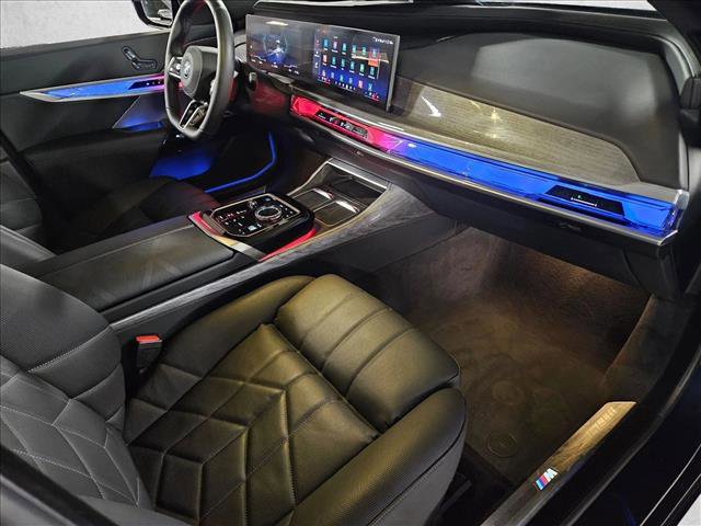 Used 2025 BMW i7 xDrive60 image 20