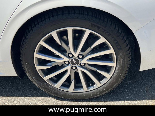 Used 2018 Lincoln Continental Select image 19