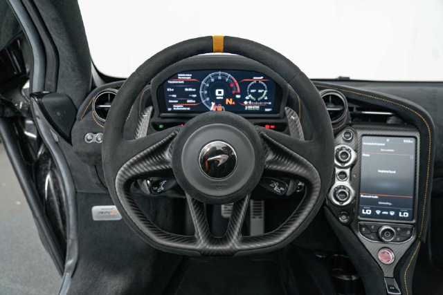 Used 2022 McLaren 765LT RWD image 19