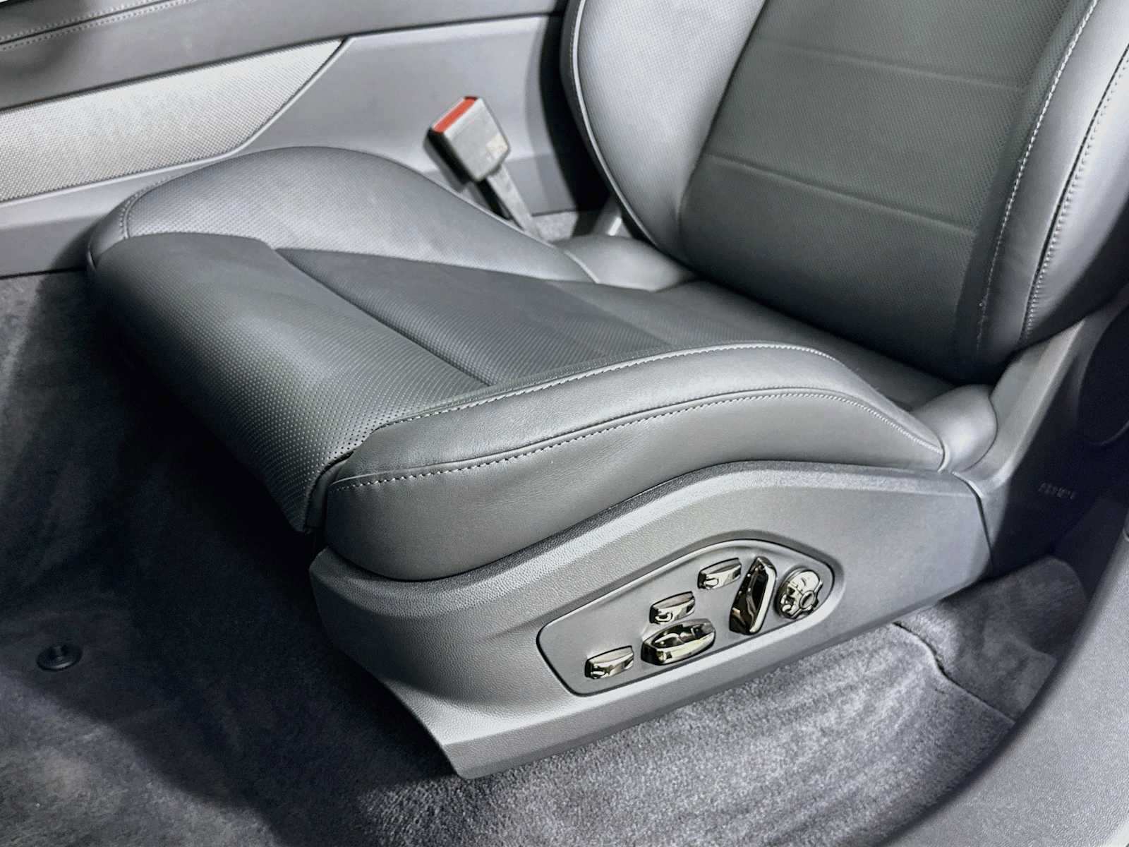 New 2026 Porsche Cayenne Turbo Electric AWD/4WD image 13