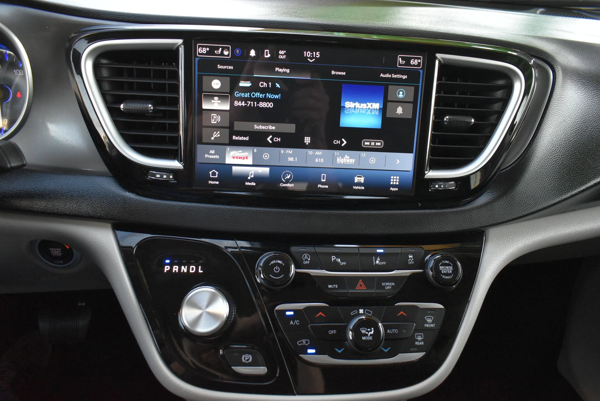 Used 2024 Chrysler Pacifica Touring-L image 26