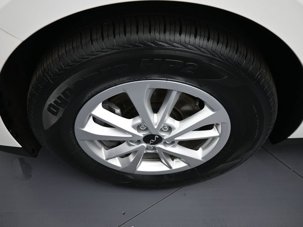 Used 2024 Kia Carnival LX FWD image 14