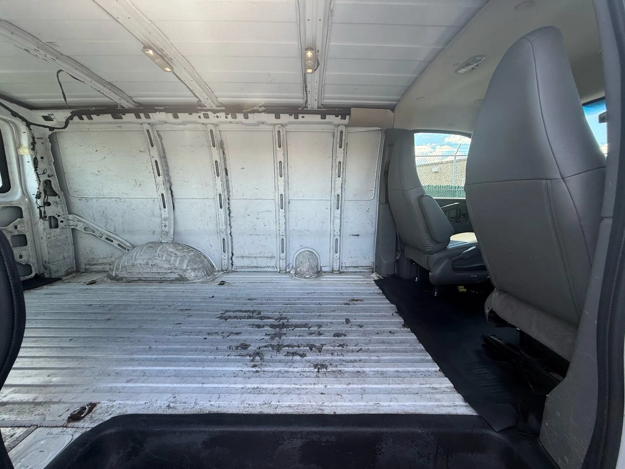Used 2016 Chevrolet Express 2500 RWD image 57