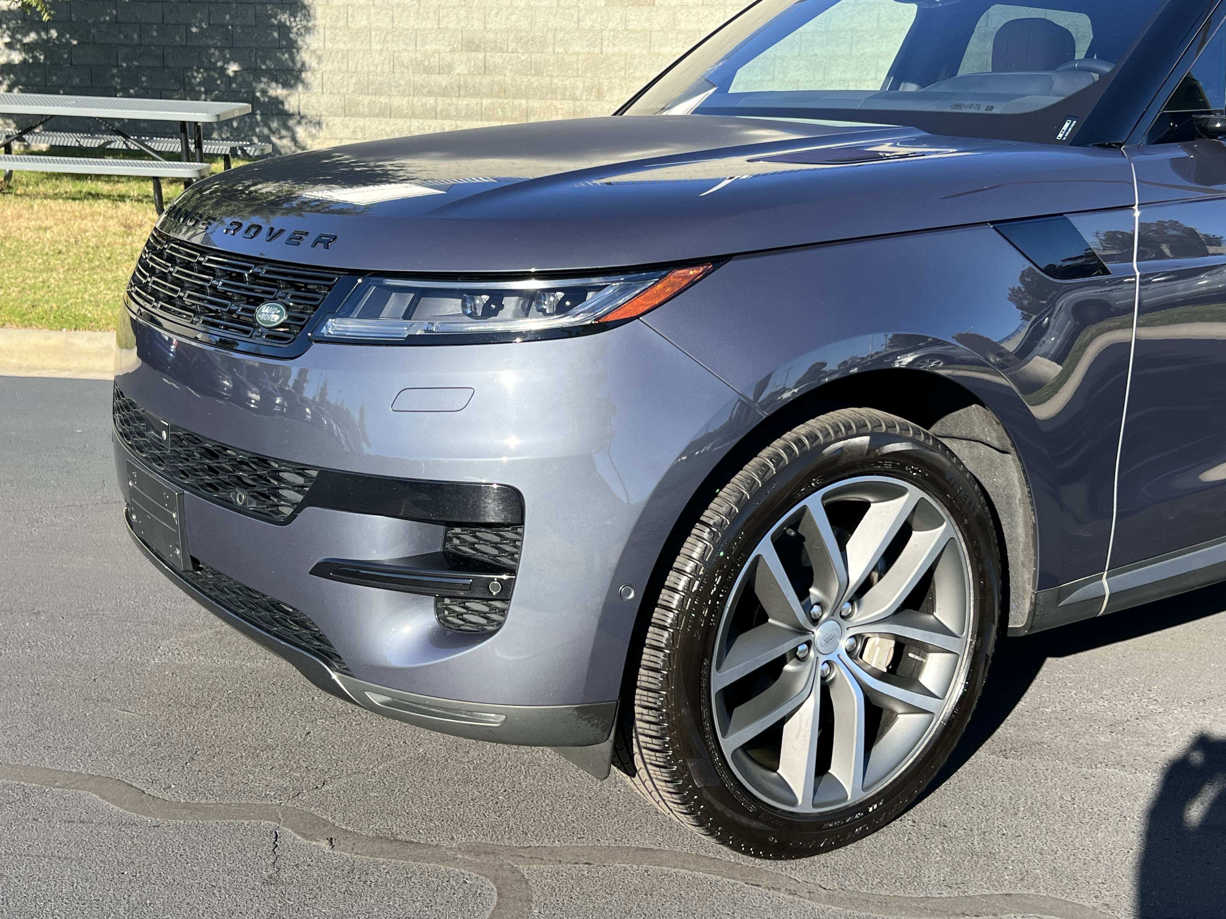 Used 2023 Land Rover Range Rover Sport SE image 12