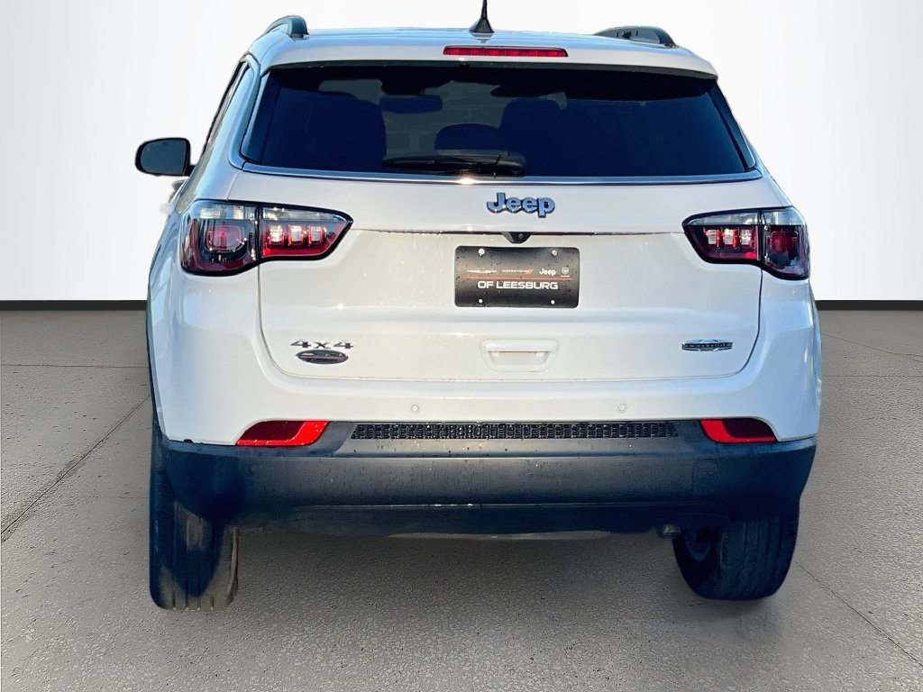 Used 2022 Jeep Compass Latitude w/ Sun and Sound Group AWD/4WD image 6