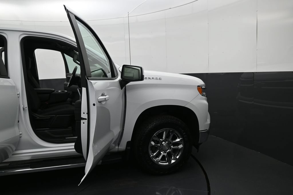 Used 2022 Chevrolet Silverado 1500 LT AWD/4WD image 9