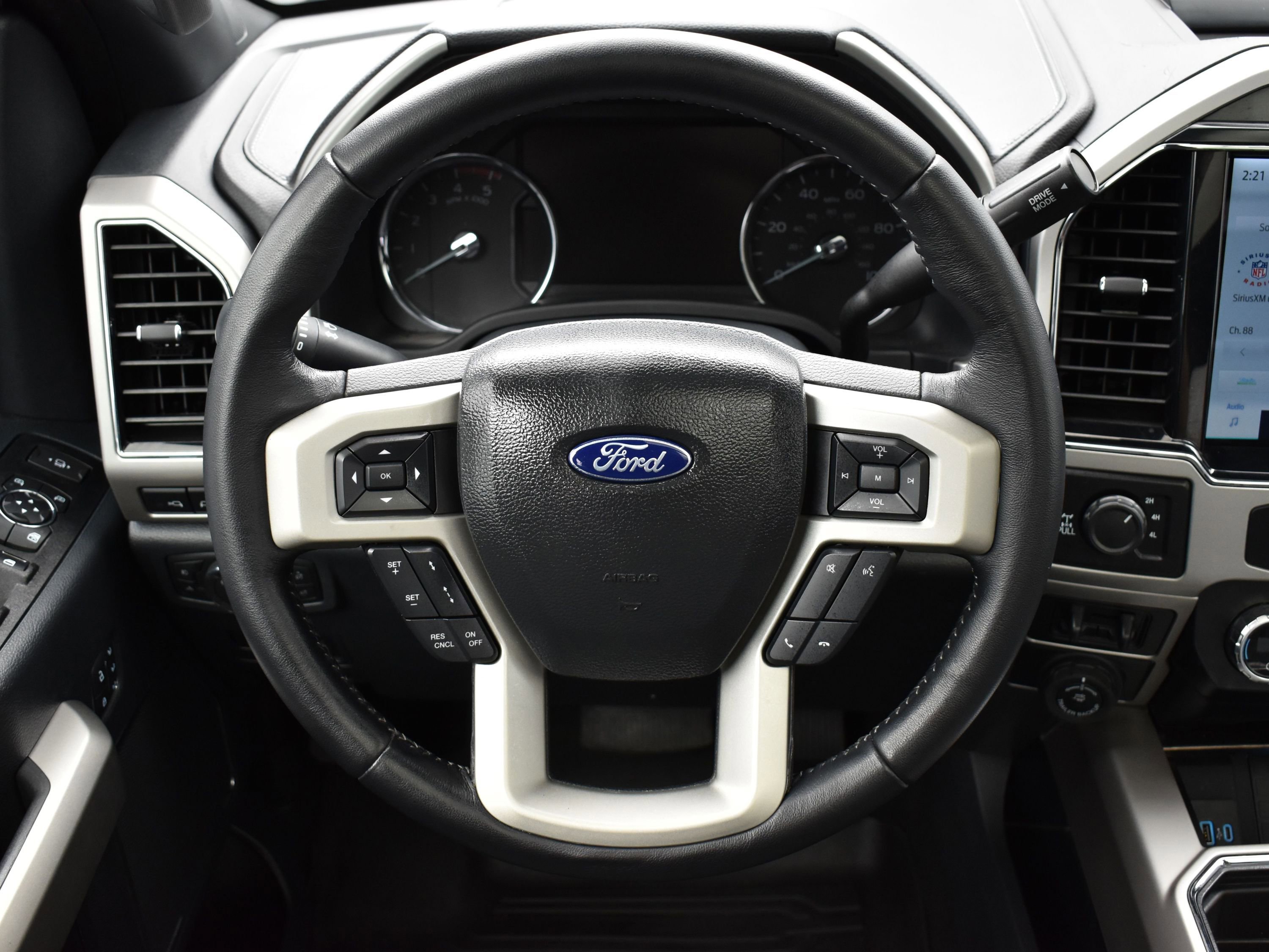 Used 2022 Ford F250 Lariat w/ Black Appearance Package image 14