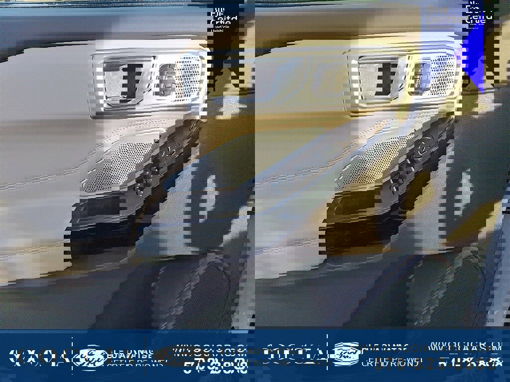 Certified 2024 Ford Explorer Platinum w/ Technology Package image 12