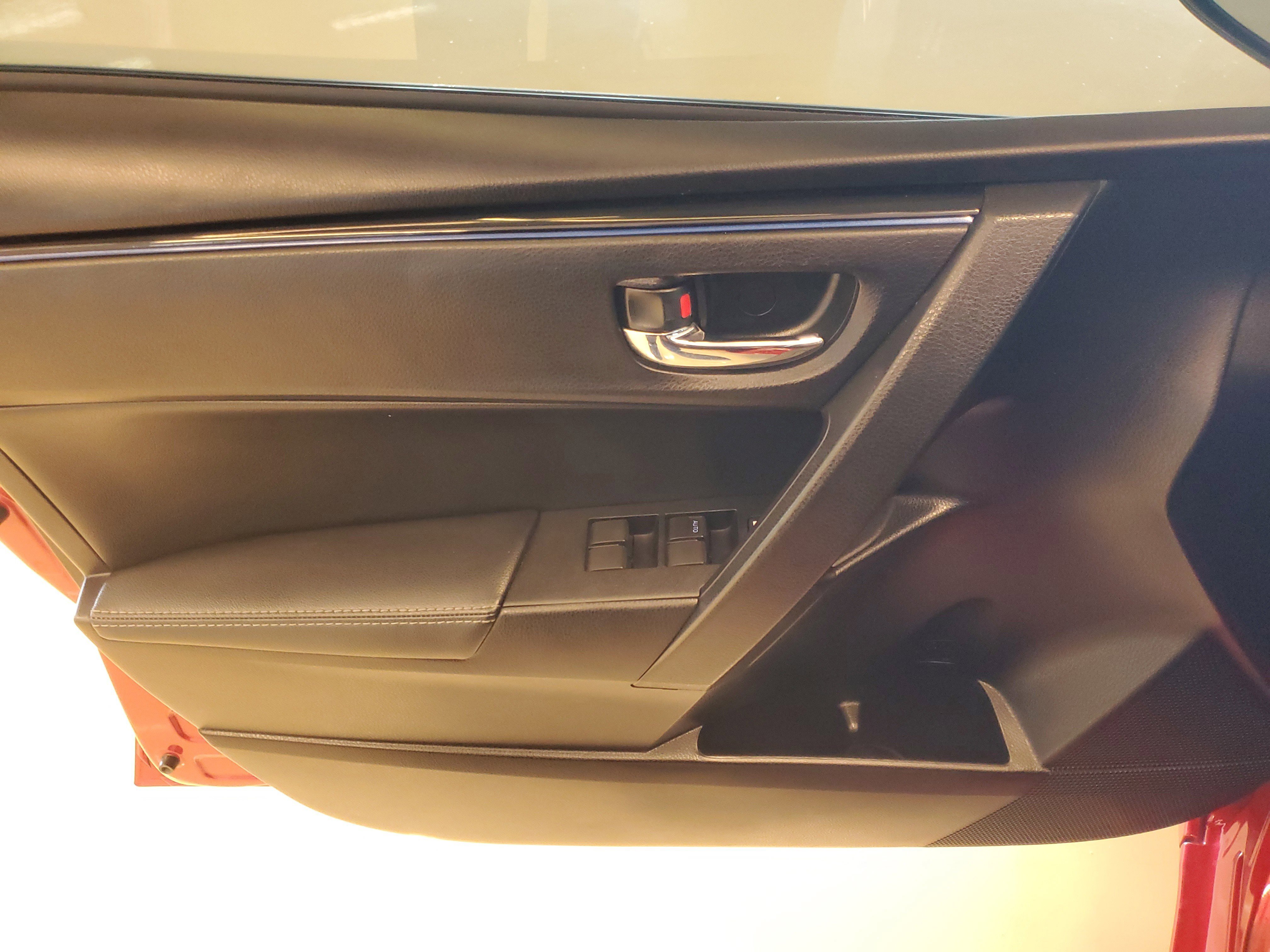 Used 2018 Toyota Corolla SE image 20