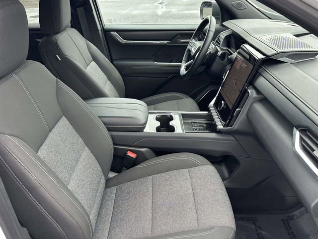 Used 2025 GMC Acadia Elevation image 10