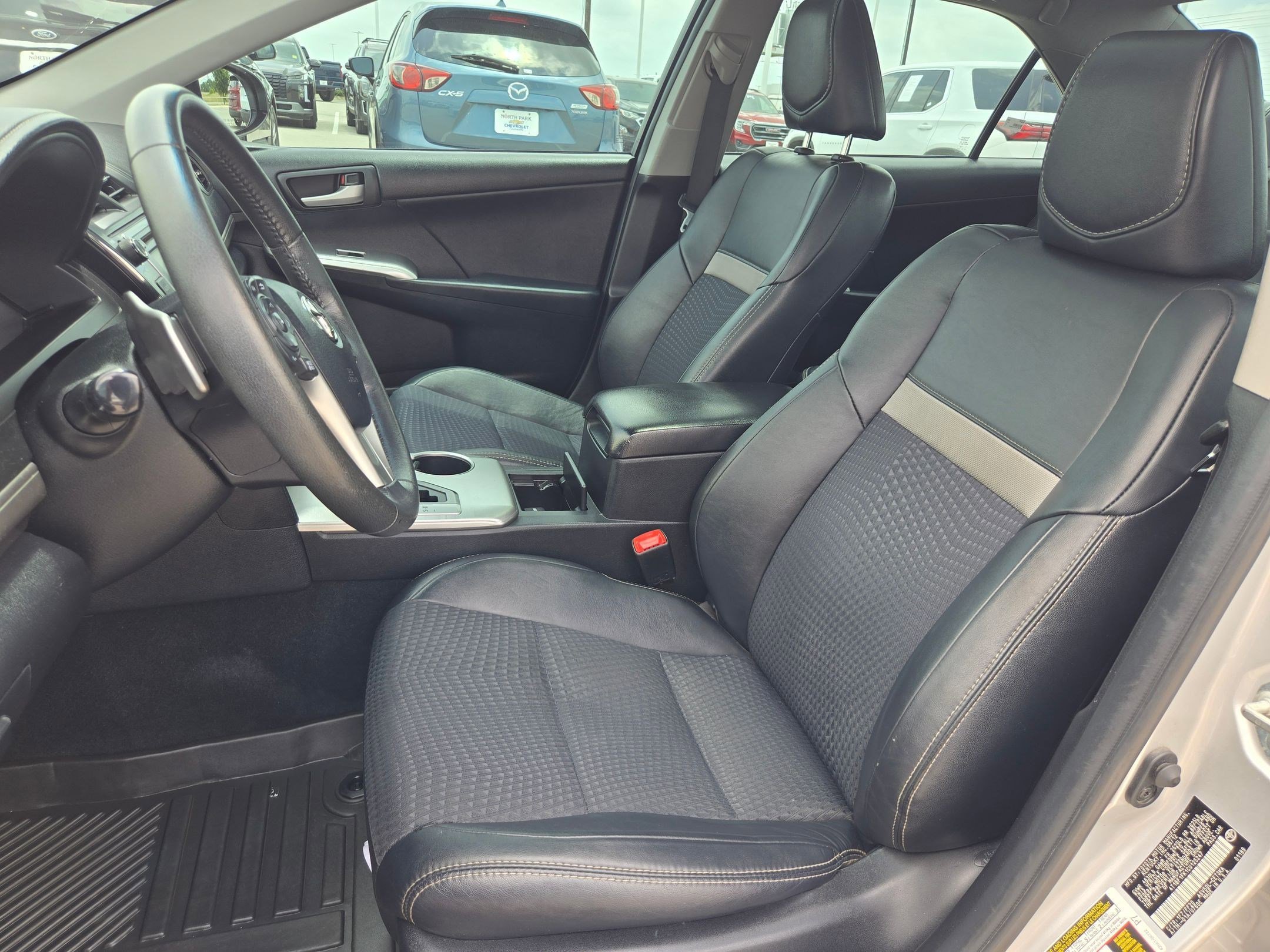 Used 2012 Toyota Camry SE FWD image 10