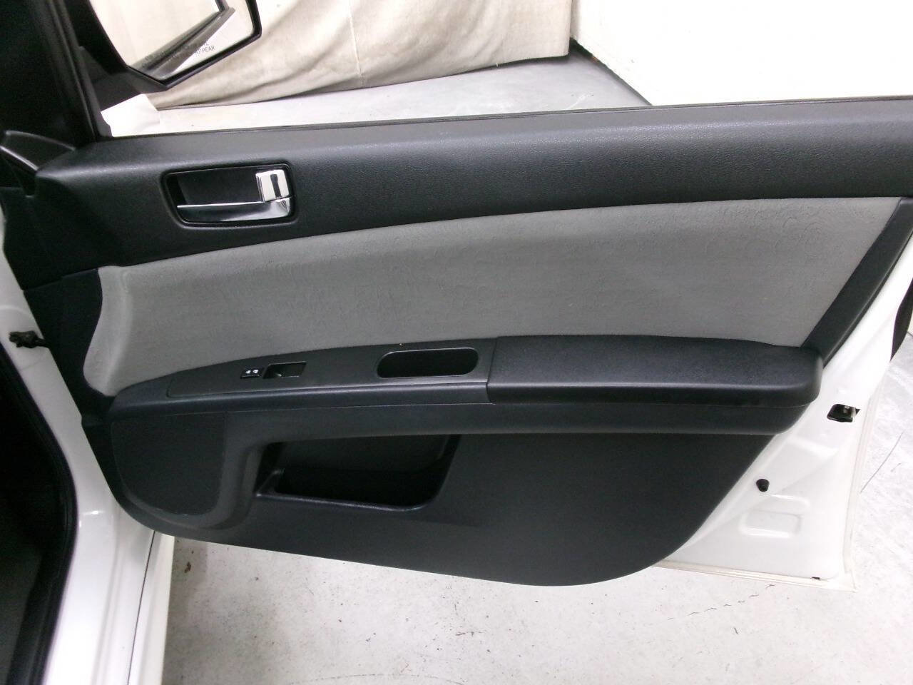 Used 2011 Nissan Sentra 2.0 SR w/ Convenience Pkg image 26