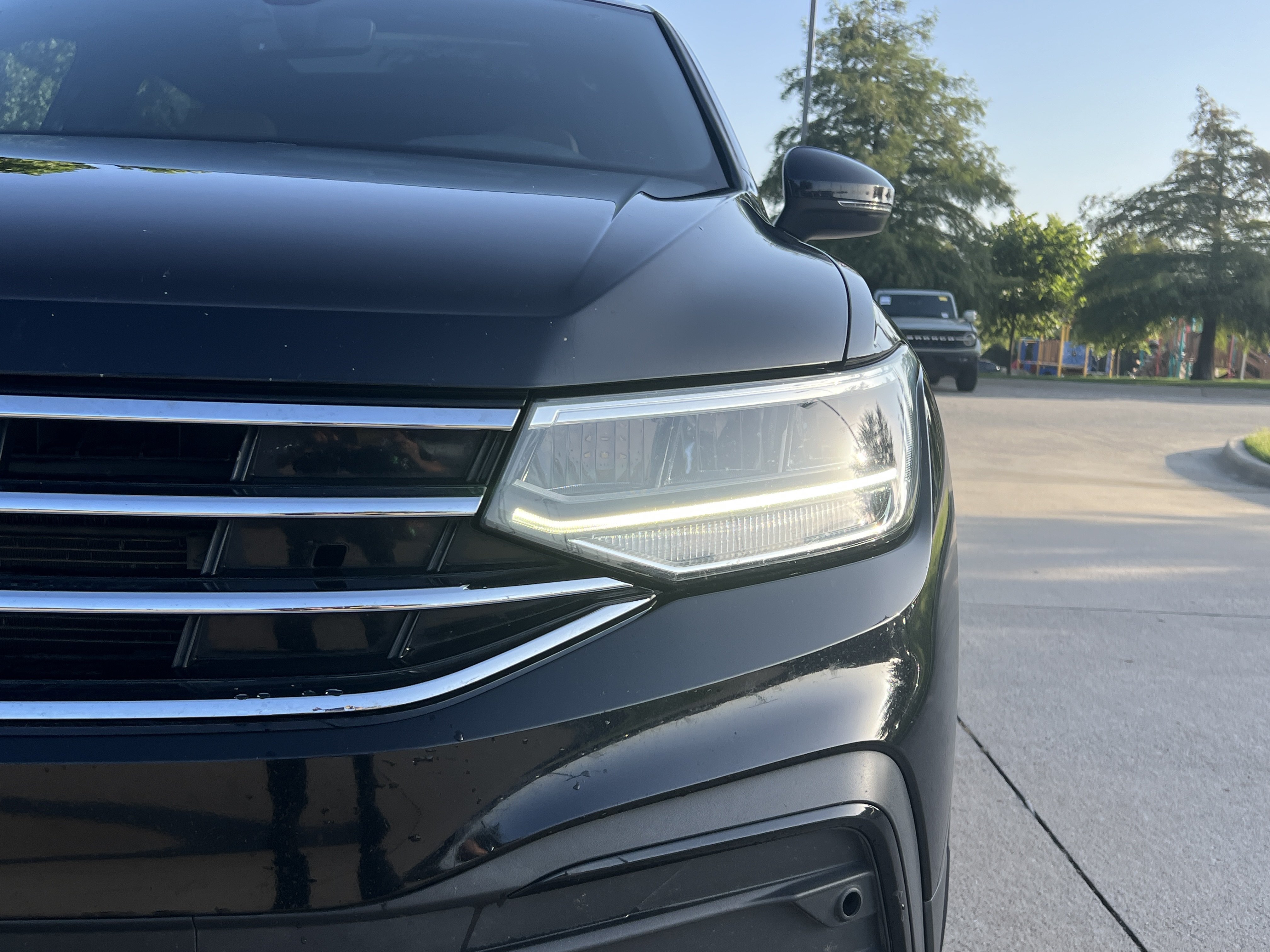 Certified 2023 Volkswagen Tiguan SE w/ Panoramic Sunroof Package FWD image 5
