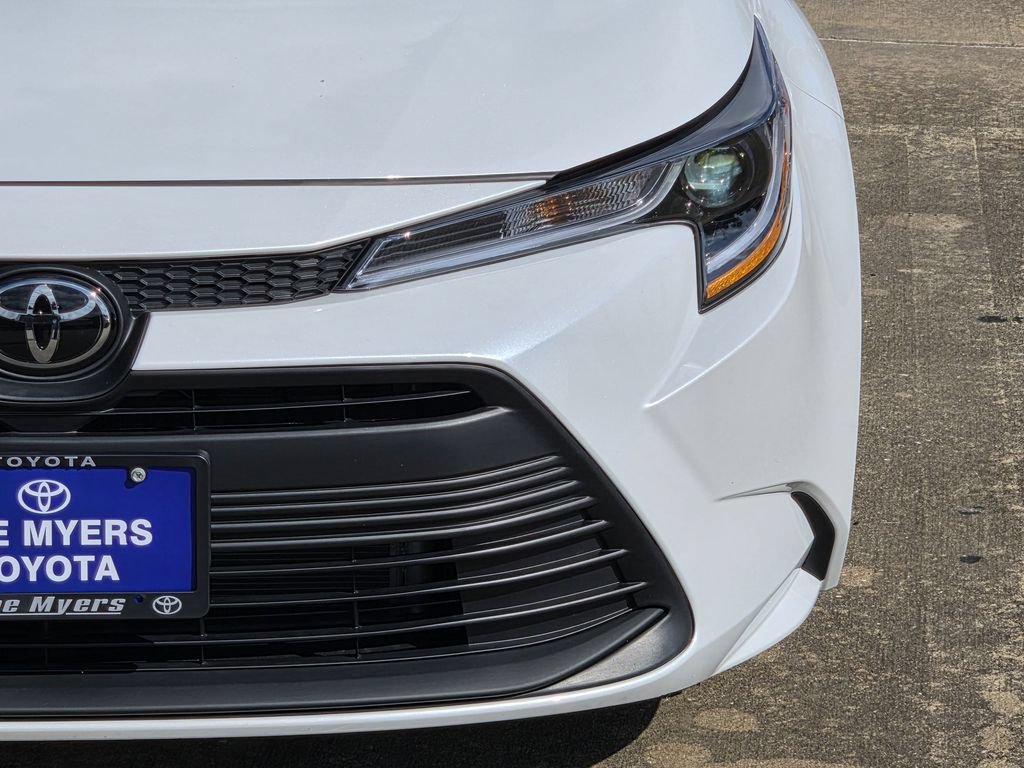 Used 2026 Toyota Corolla LE FWD image 4