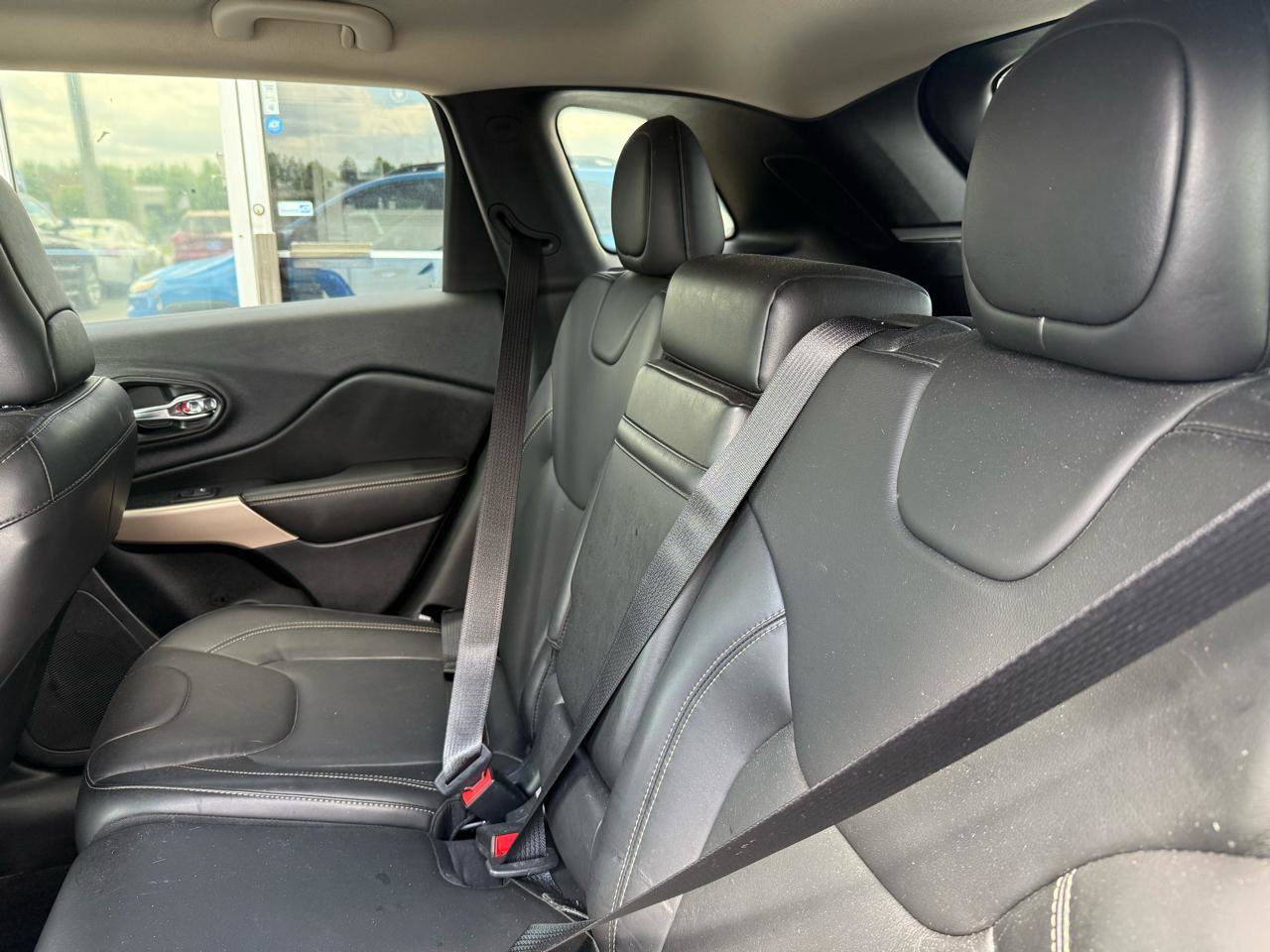 Used 2018 Jeep Cherokee Limited w/ High Altitude Package AWD/4WD image 9