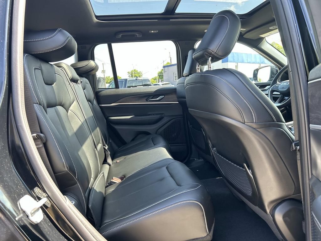 Certified 2025 Jeep Grand Cherokee Limited AWD/4WD image 19