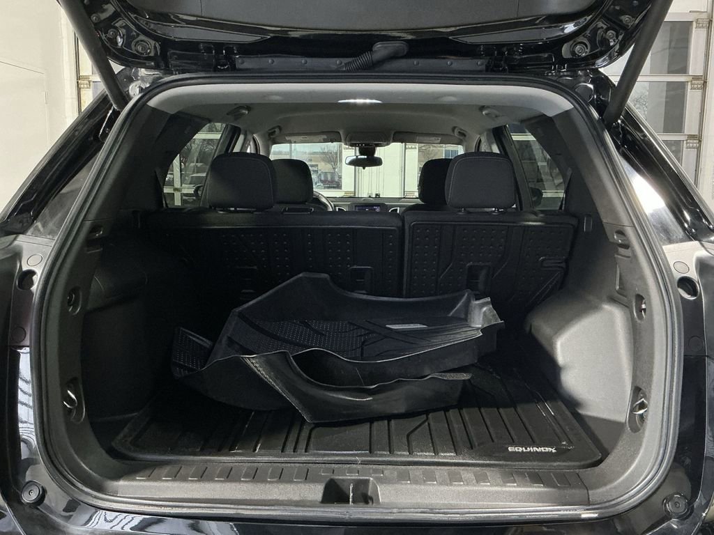 Used 2023 Chevrolet Equinox LT image 32