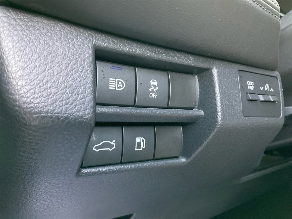 Used 2022 Toyota Avalon XSE image 27