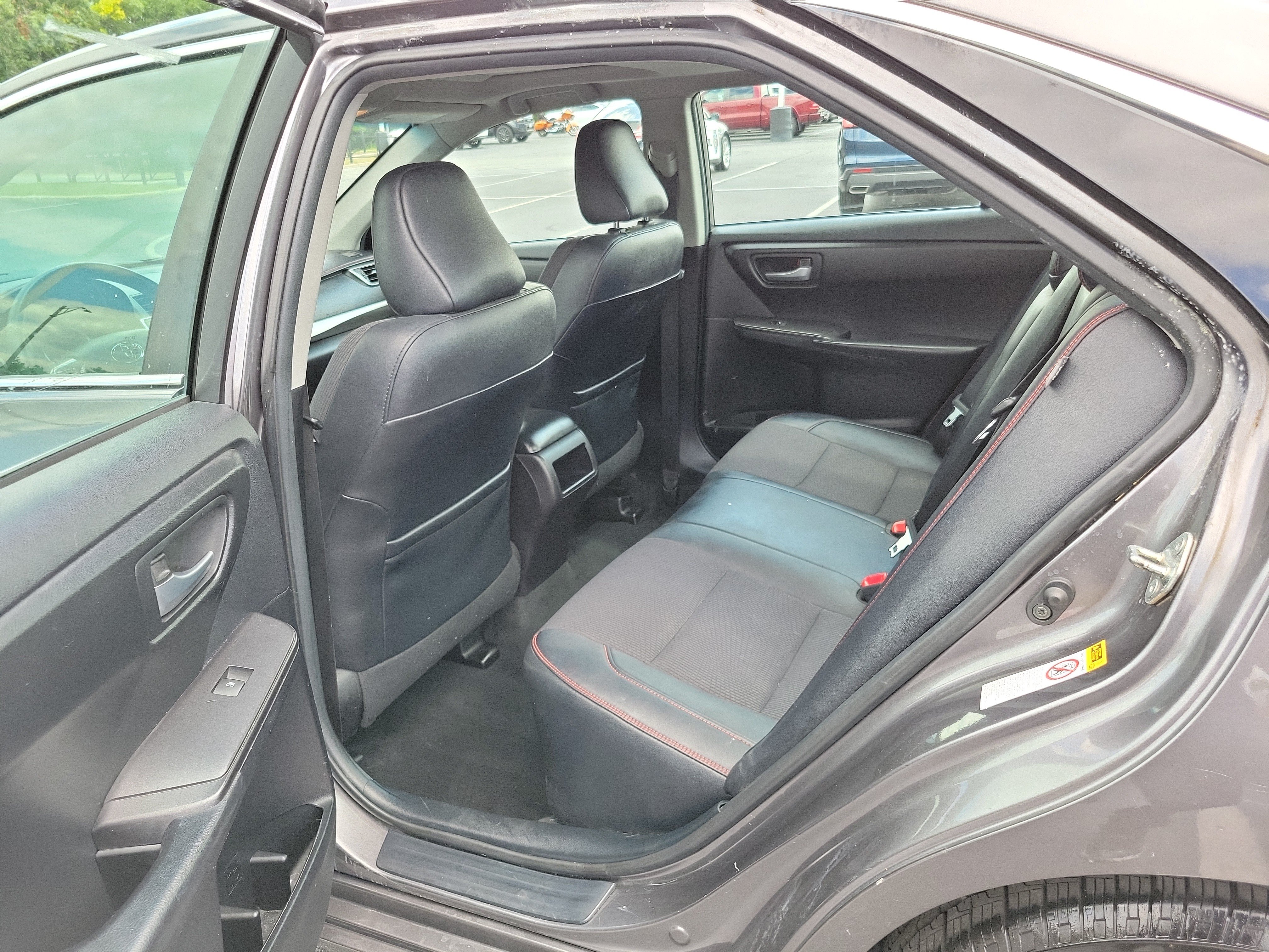 Used 2016 Toyota Camry SE FWD image 13