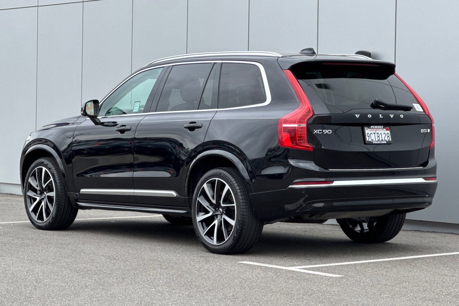 Used 2023 Volvo XC90 B5 Plus w/ Protection Package Premier AWD/4WD image 3