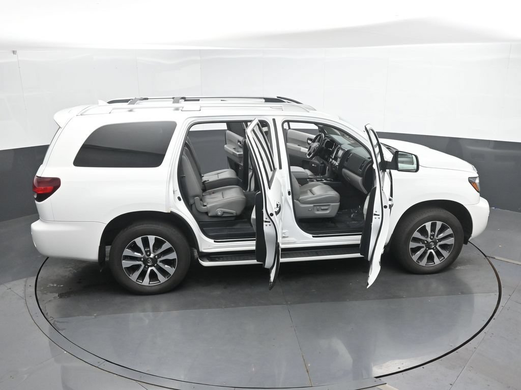 Used 2018 Toyota Sequoia Limited w/ Safety & Convenience Package AWD/4WD image 43