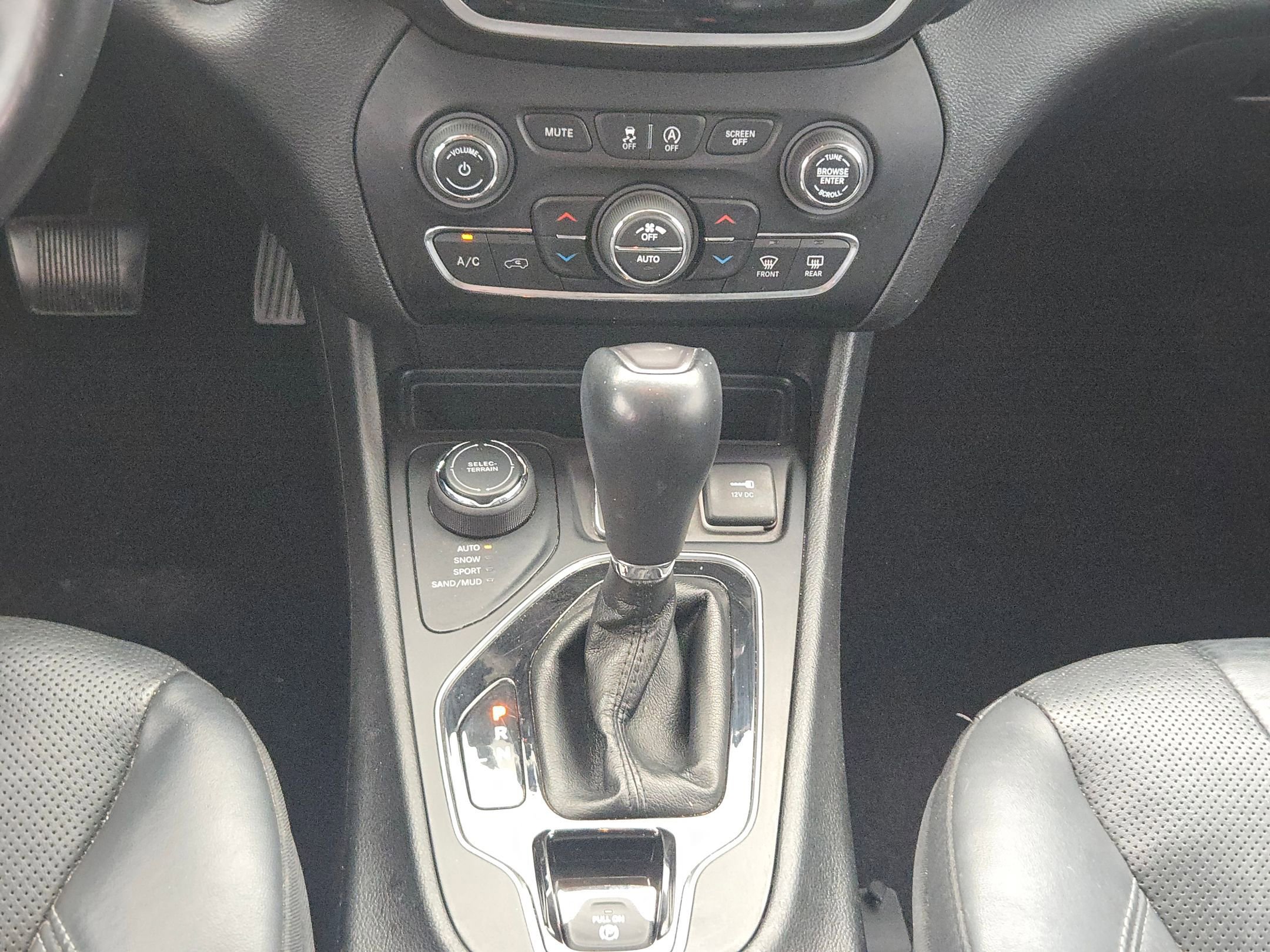 Used 2019 Jeep Cherokee Limited AWD/4WD image 18
