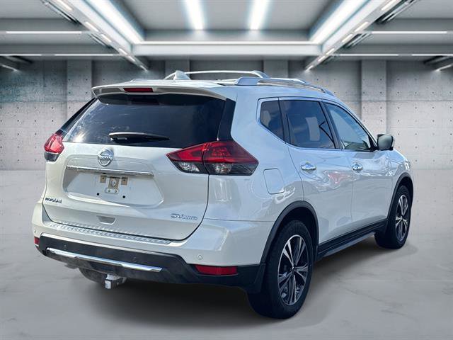 Used 2020 Nissan Rogue SV w/ Premium Package image 4
