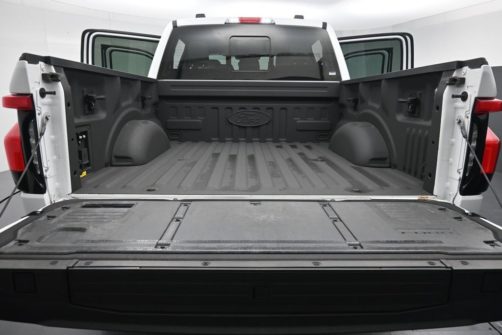 Used 2023 Ford F150 Lightning Platinum AWD/4WD image 28