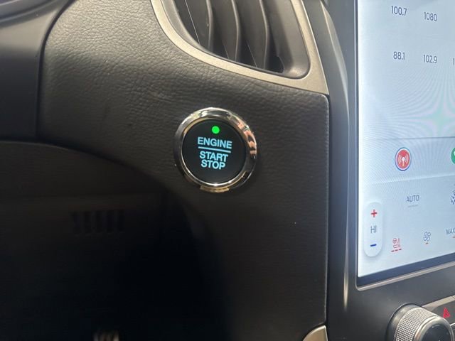 Used 2024 Ford Edge ST-Line w/ Class II Trailer Tow Package image 32