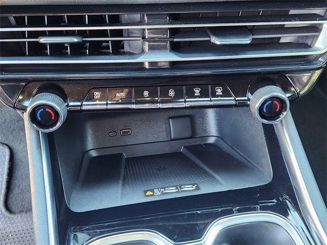 Used 2024 Chevrolet Traverse RS image 18