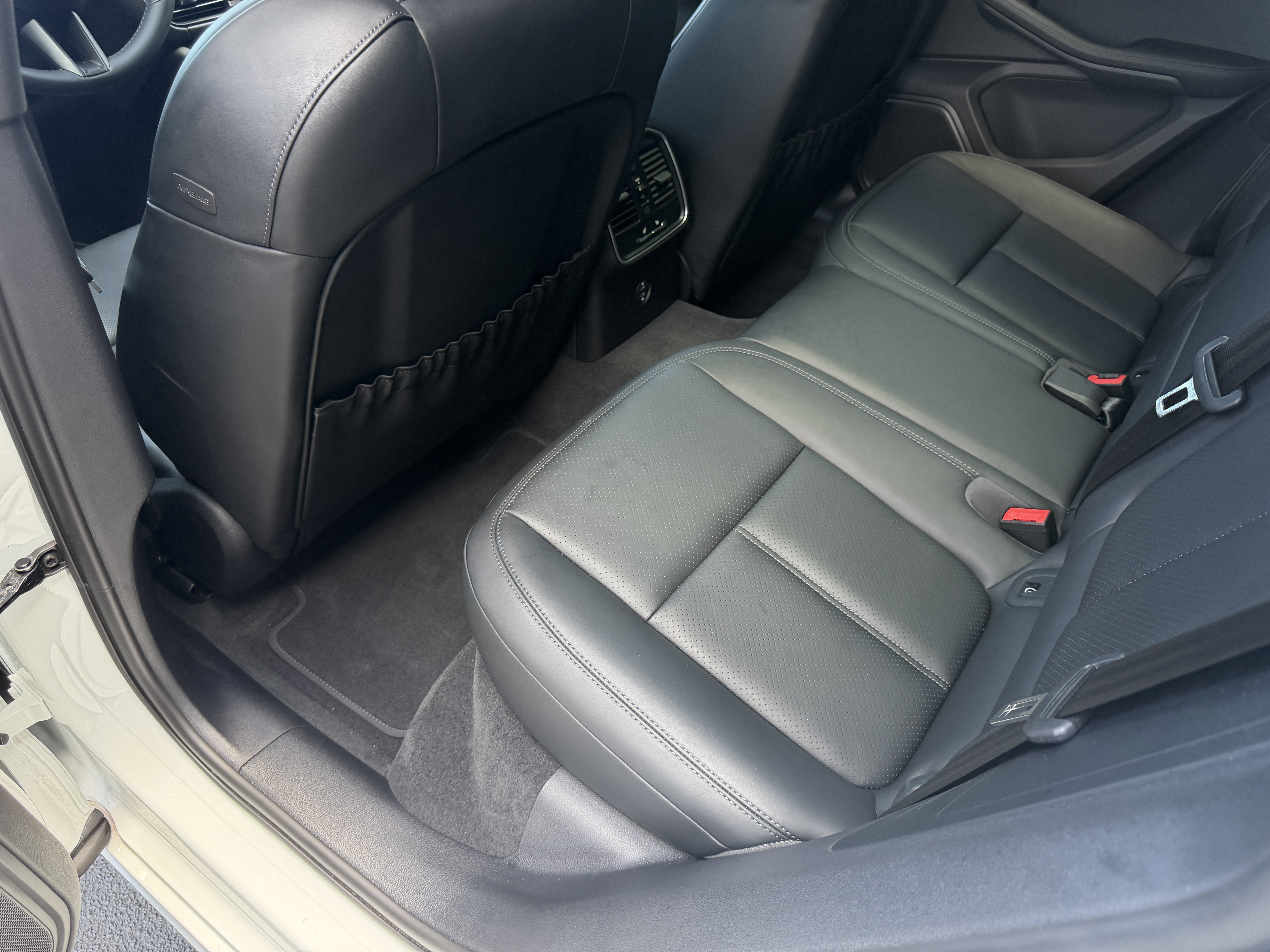 Certified 2023 Porsche Macan S AWD/4WD image 17