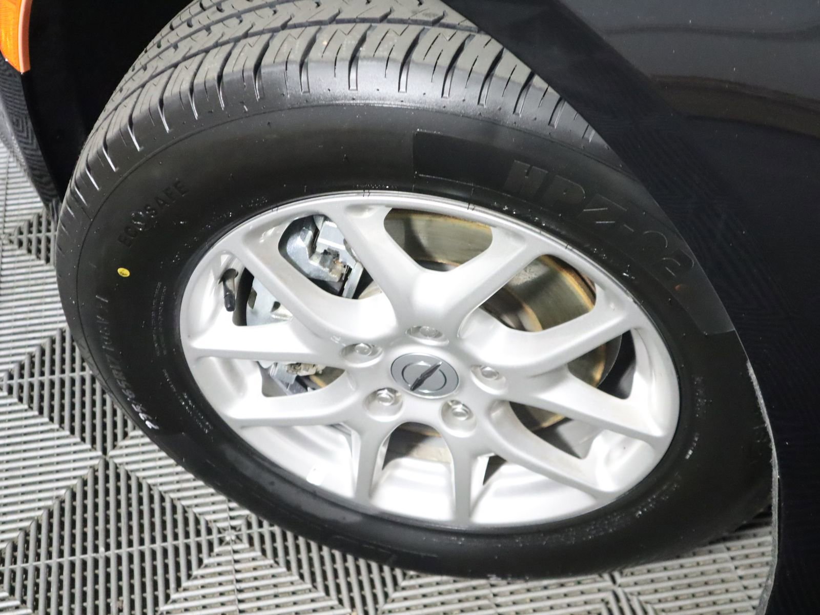 Used 2024 Chrysler Voyager LX image 17