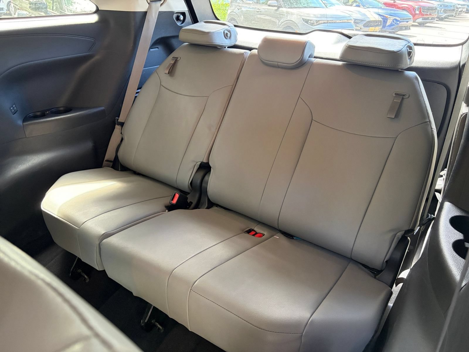 Used 2025 Toyota Sienna XLE FWD image 31