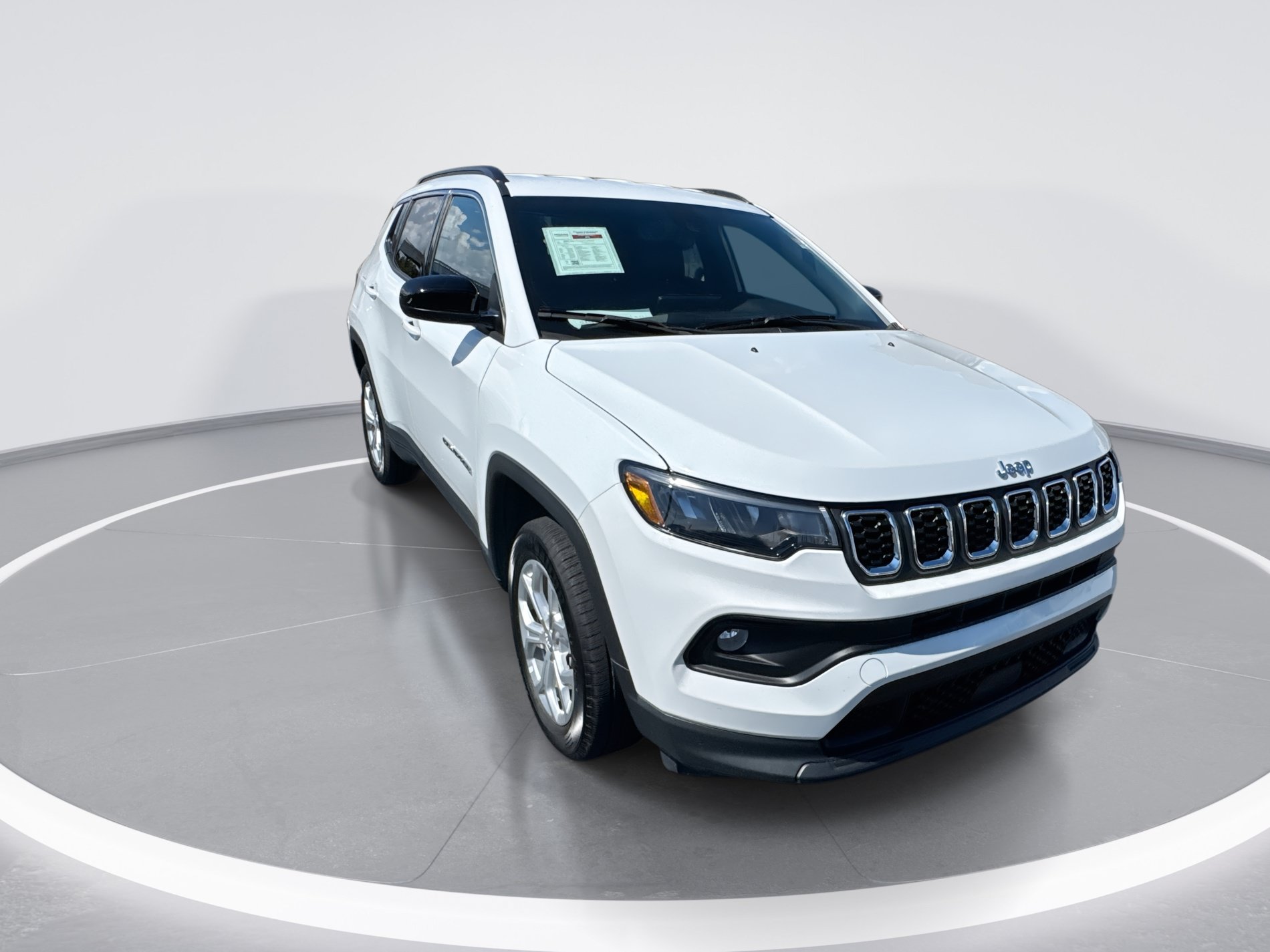 Used 2024 Jeep Compass Latitude AWD/4WD image 2