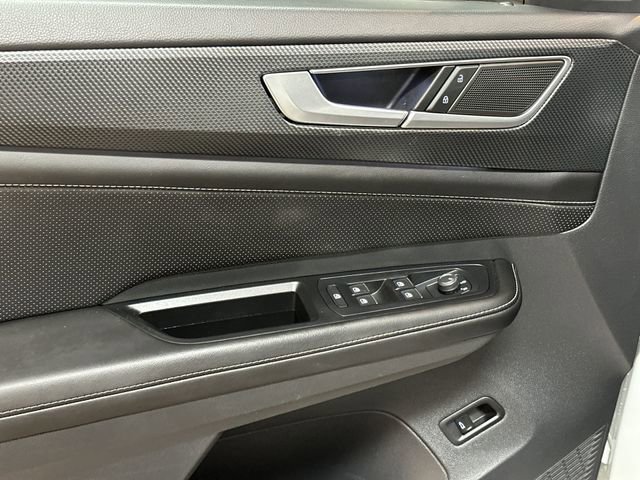 Used 2024 Volkswagen Atlas Cross Sport SEL R-Line image 17