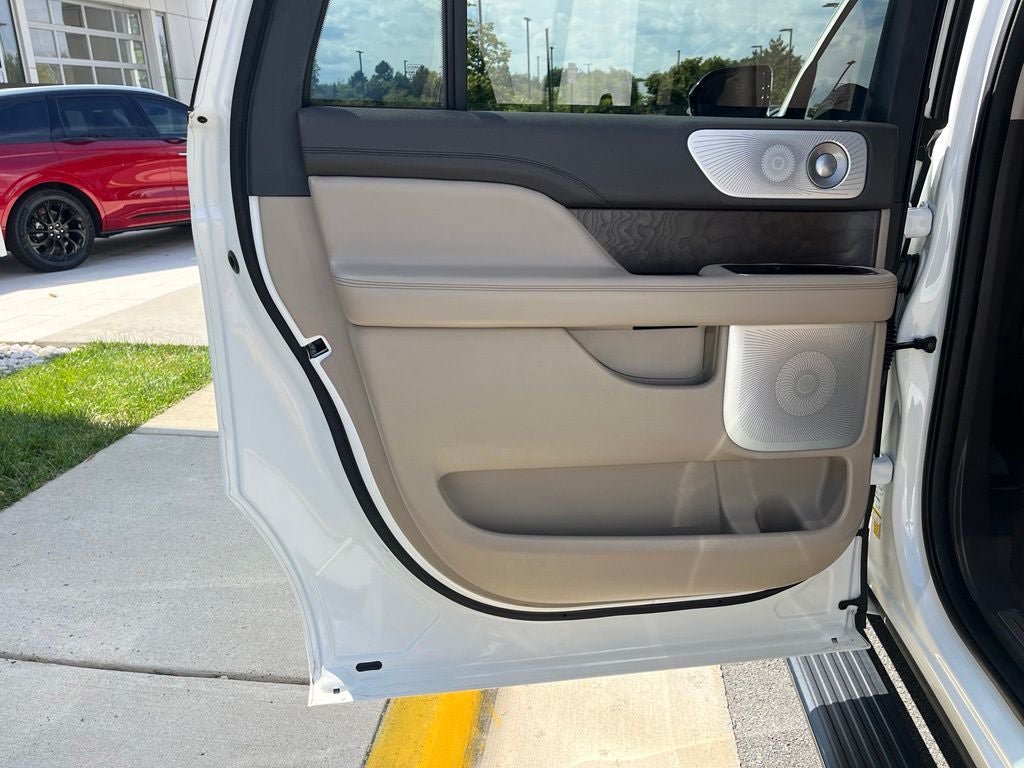 Certified 2023 Lincoln Navigator L Reserve AWD/4WD image 22