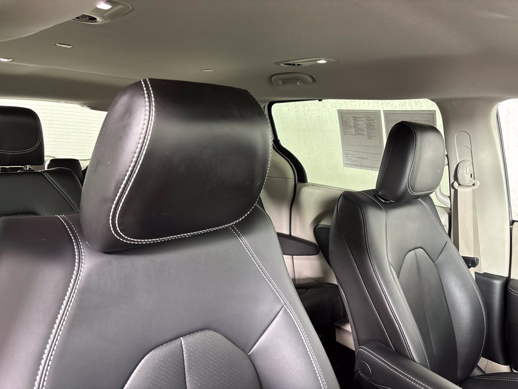 Used 2024 Chrysler Pacifica Touring-L w/ Road Tripper Package AWD/4WD image 8