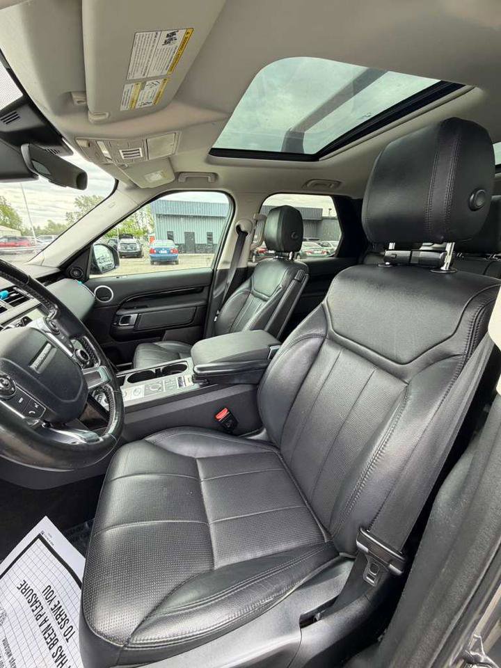 Used 2018 Land Rover Discovery SE AWD/4WD image 9