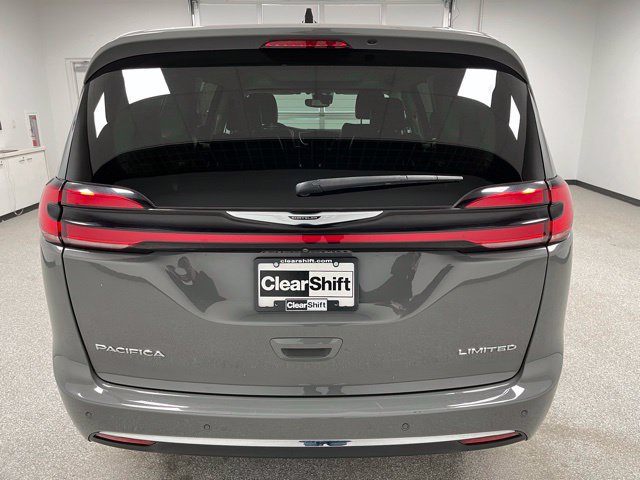 Used 2023 Chrysler Pacifica Limited FWD image 8