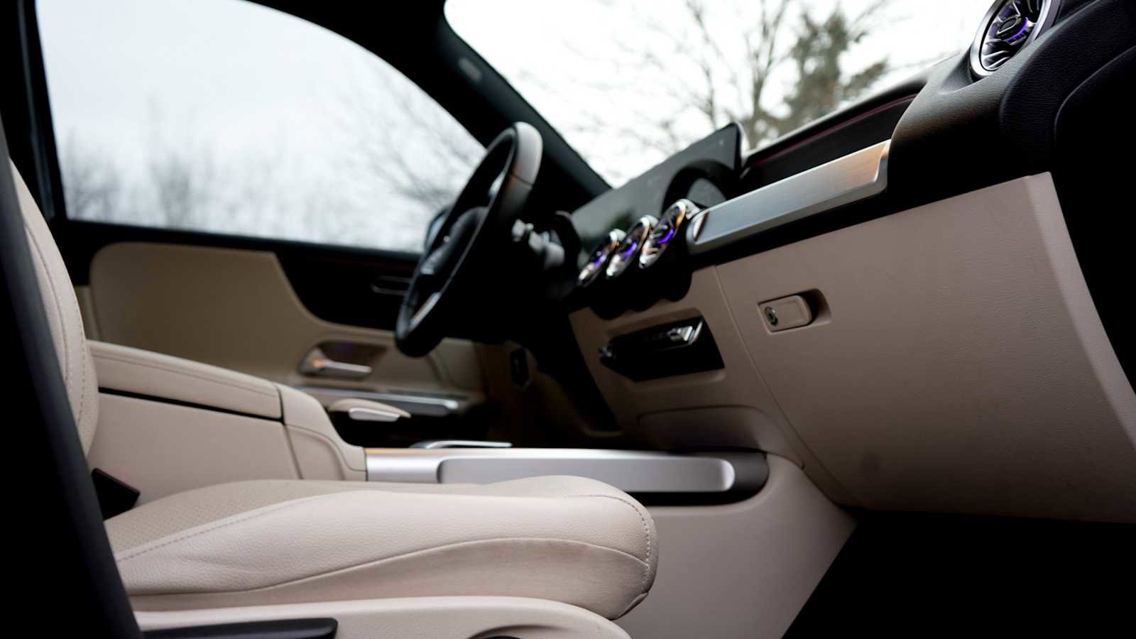 Certified 2022 Mercedes-Benz EQB 300 4MATIC w/ Exclusive Package image 44